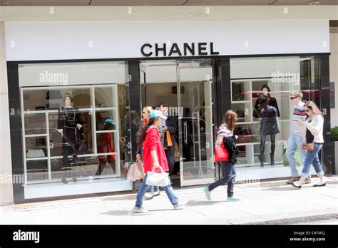 gibt es chanel outlet|chanel boutique.